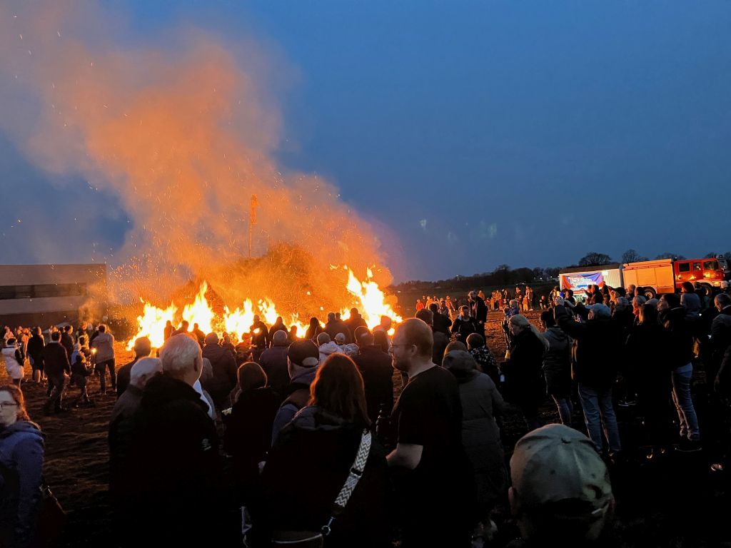 Read more about the article Osterfeuer wieder gut besucht